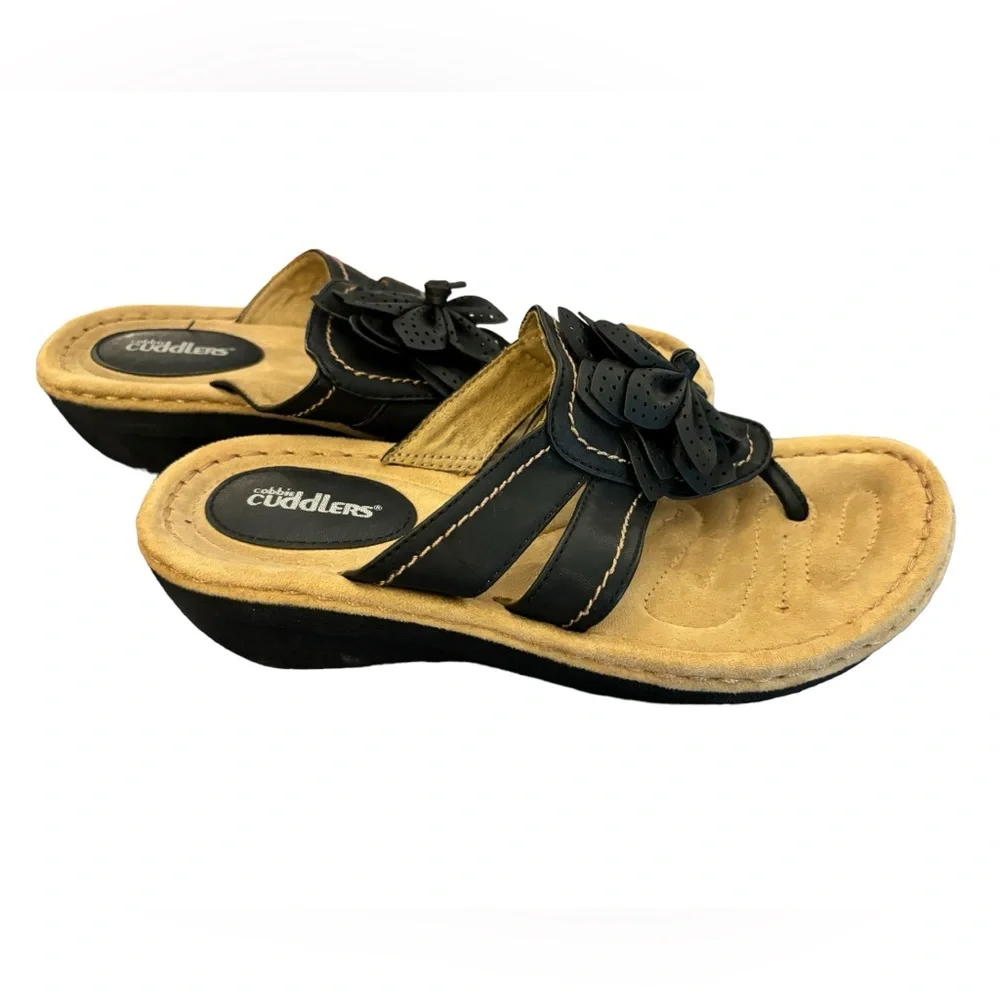 Cobbie Cuddlers Women’s Black‎ and Tan Sandals with Flower Accent Size 7.5